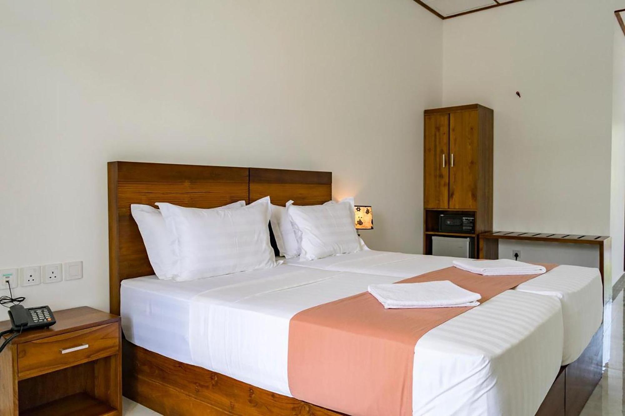Elephant Eye Hotel Tissamaharama Bagian luar foto